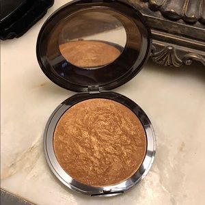 Laura Mercier radiance baked body bronzer